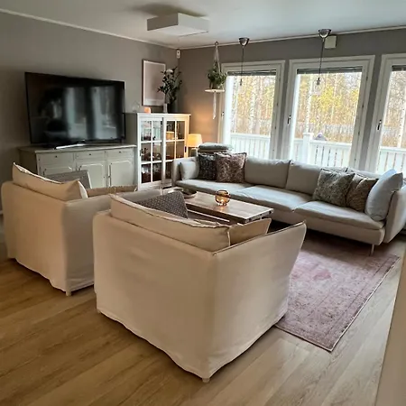 Samperi - Atmospheric And Spacious House *